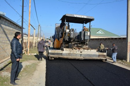 Tərtər şəhər Vüqar Tofiq oğlu Həsənov küçəsində də asfalt örtüyünün salınması işlərinə başlanılıb